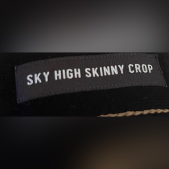 Torrid Sky High Skinny Crop Dark Wash Distressed Jeans Size 18 - Picture 4 of 4